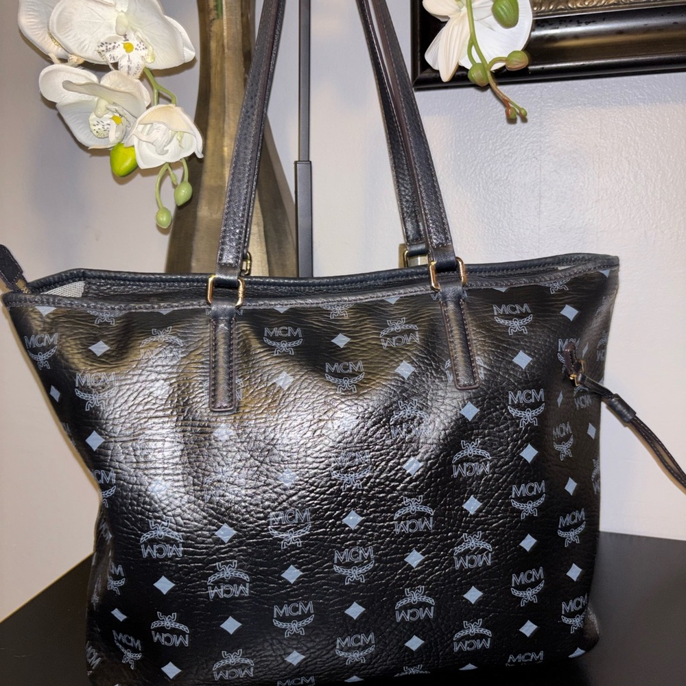 Authentic MCM Visetos Shopper Tote Bag - Picture 2 of 12